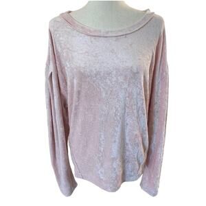 We‎ the Free. Pink velour top. Side detail drop shoulder. Puff sleeve size M